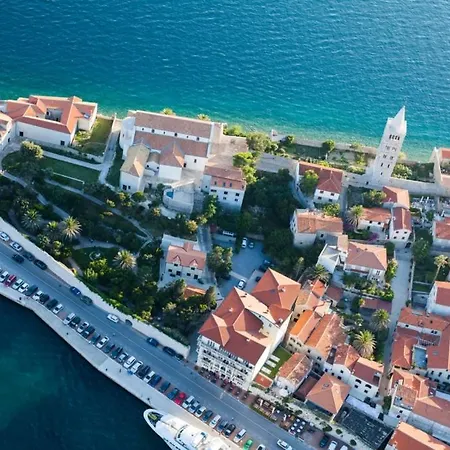 Apartman In Palit With Sea View, Terrace, Air Conditioning, Wi-fi Mundanije