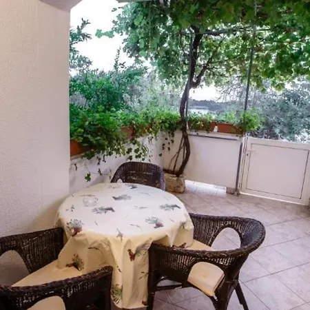 In Palit With Sea View, Terrace, Air Conditioning, Wi-fi Mundanije